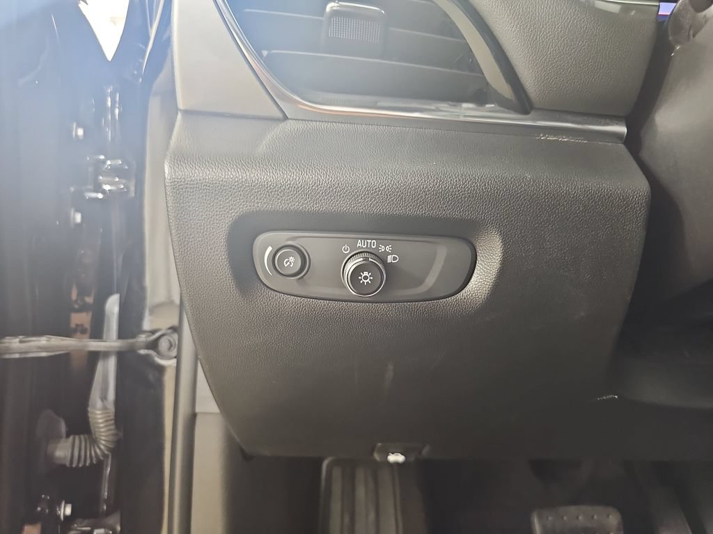 Used 2023 Chevrolet Traverse LT w/ LPO, Floor Liner Package AWD/4WD image 32