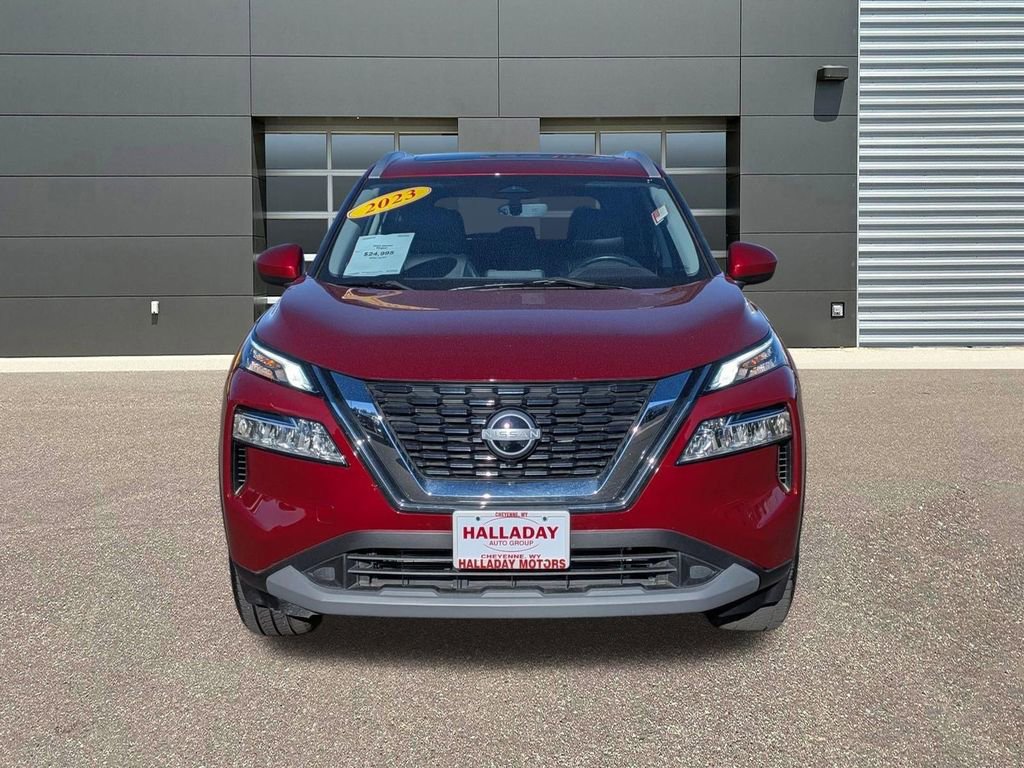 Used 2023 Nissan Rogue SV w/ SV Premium B Package image 2