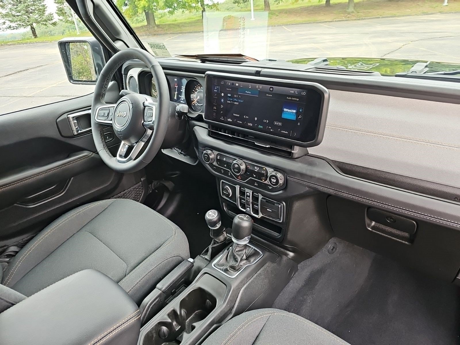 Used 2025 Jeep Wrangler Unlimited Sahara AWD/4WD image 13