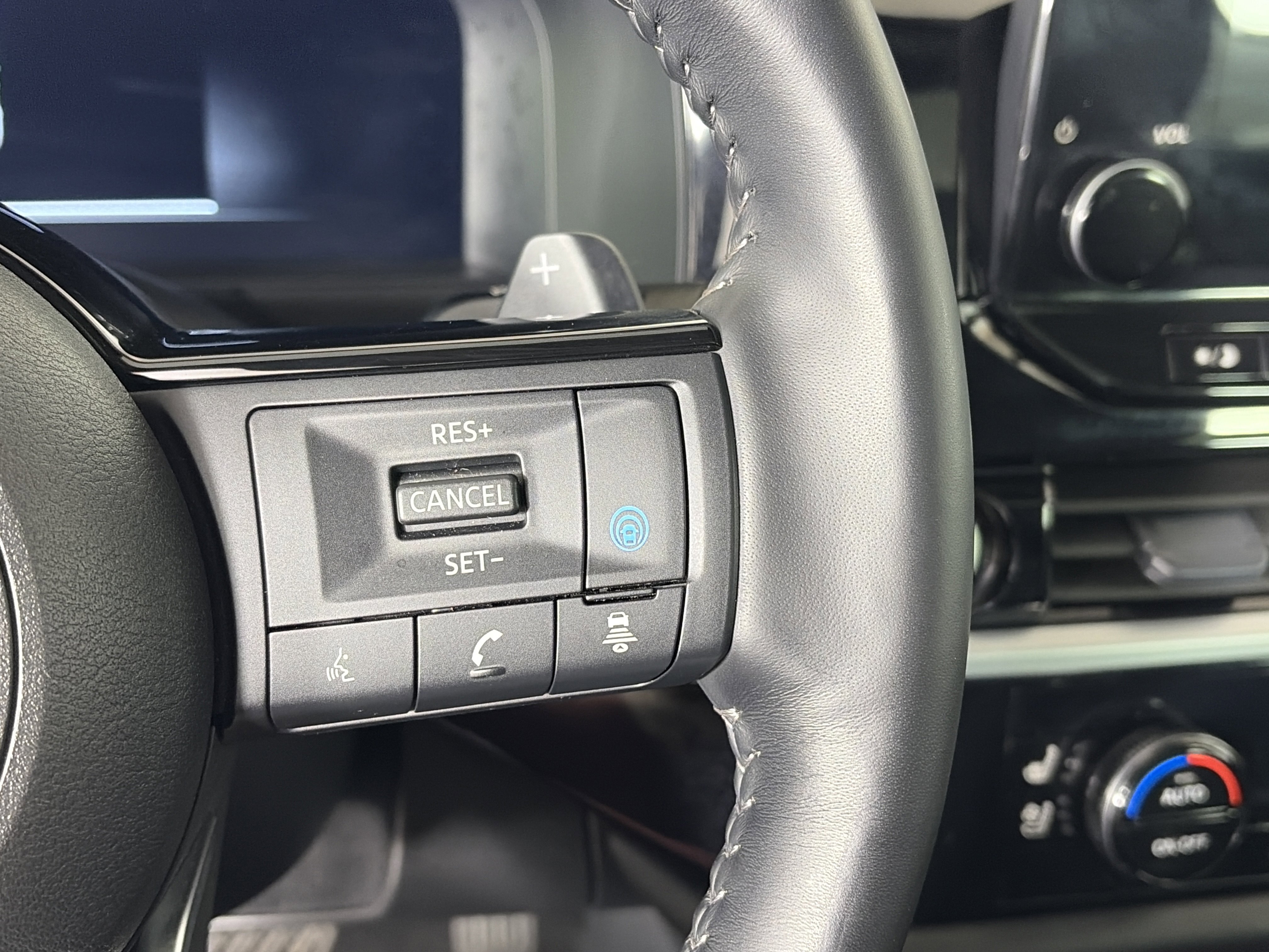 Used 2024 Nissan Pathfinder Platinum w/ Cargo Package image 35