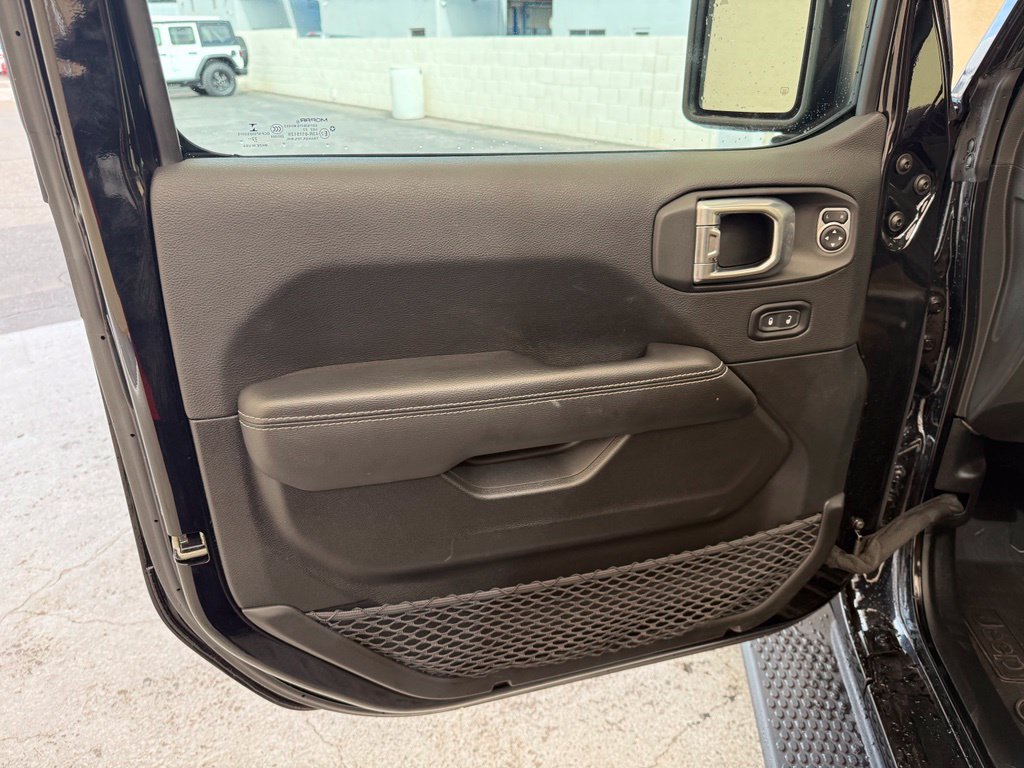 Used 2023 Jeep Wrangler Unlimited Sahara w/ Cold Weather Group AWD/4WD image 29