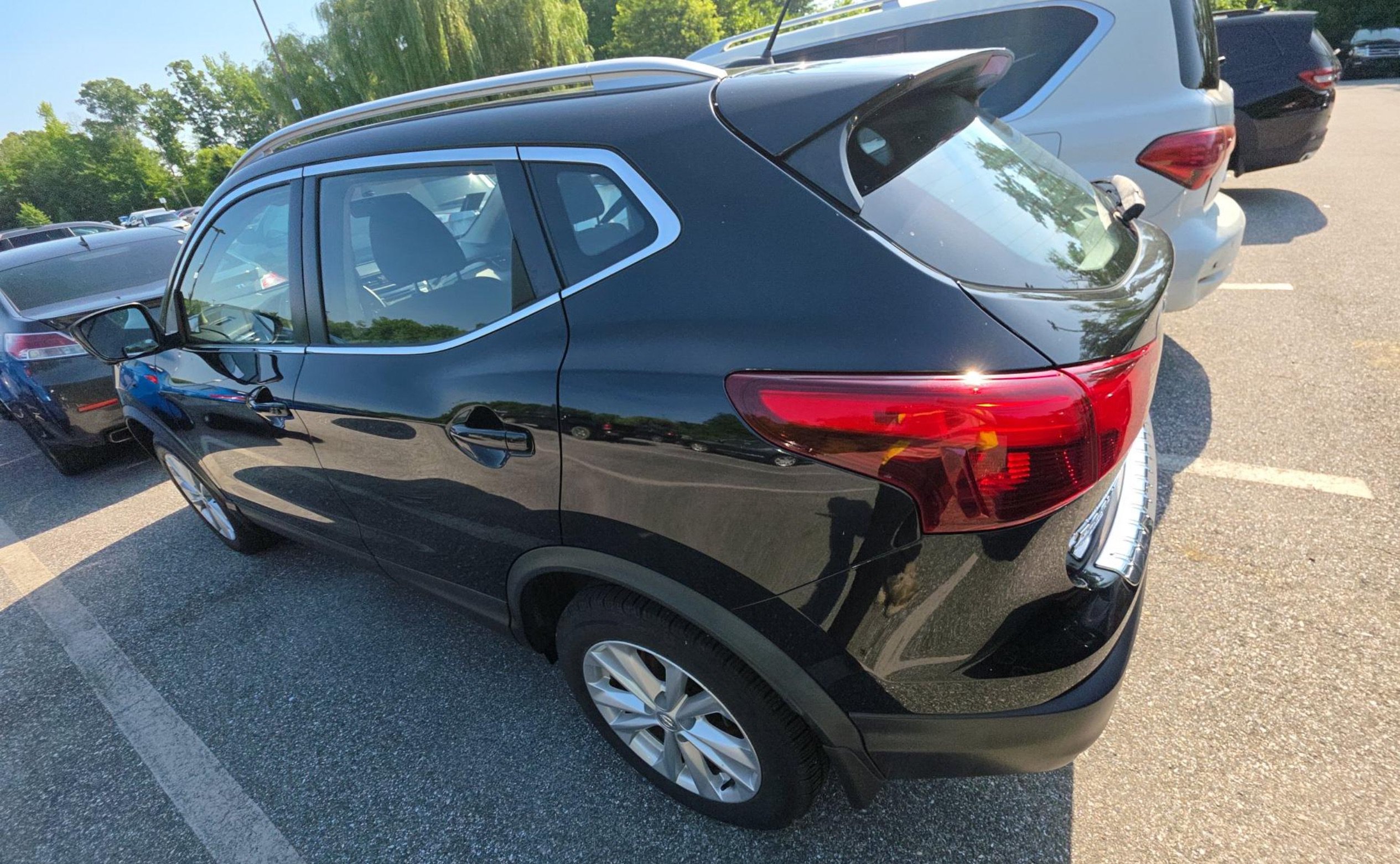Used 2017 Nissan Rogue Sport SV w/ SV Premium Package AWD/4WD image 3