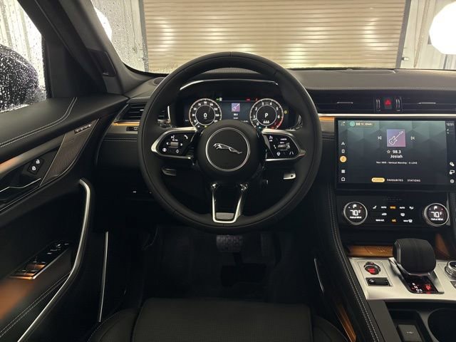 Used 2026 Jaguar F-PACE R-Dynamic S image 23