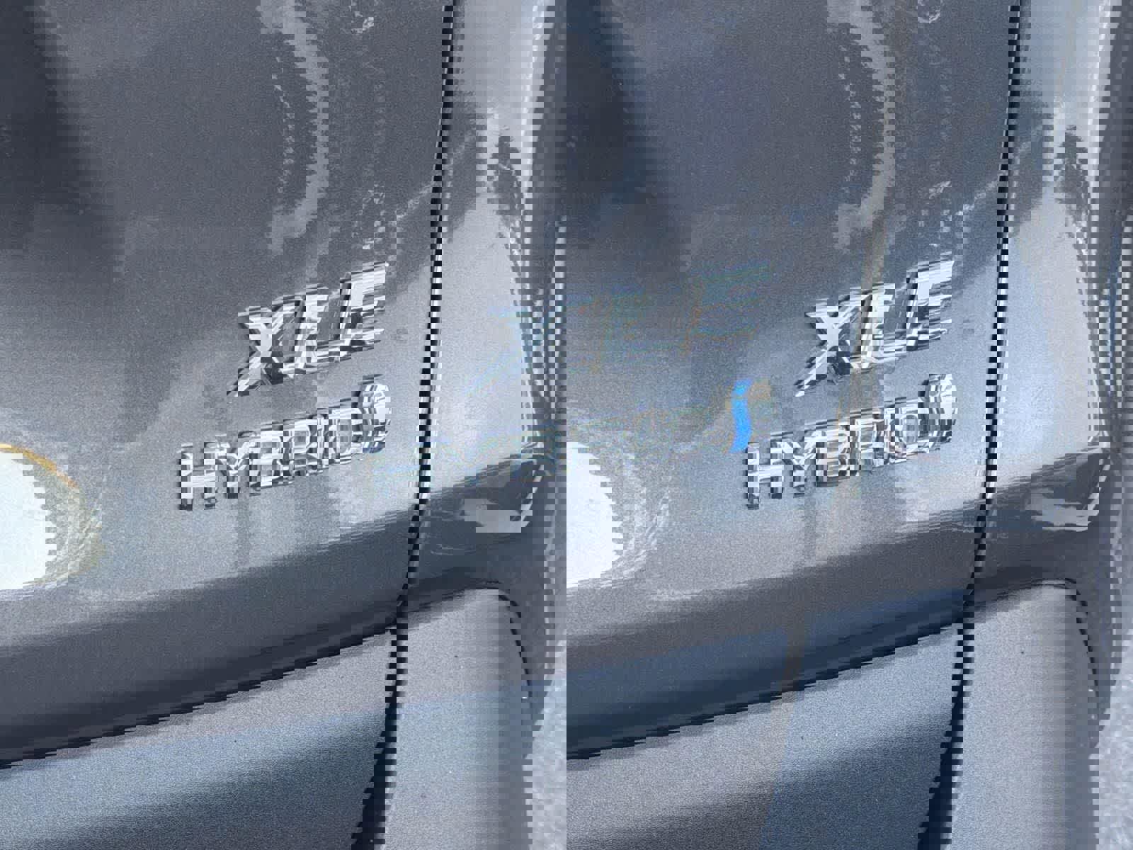 Used 2020 Toyota RAV4 XLE image 33