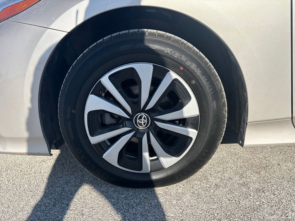 Used 2017 Toyota Prius Prime Premium image 30