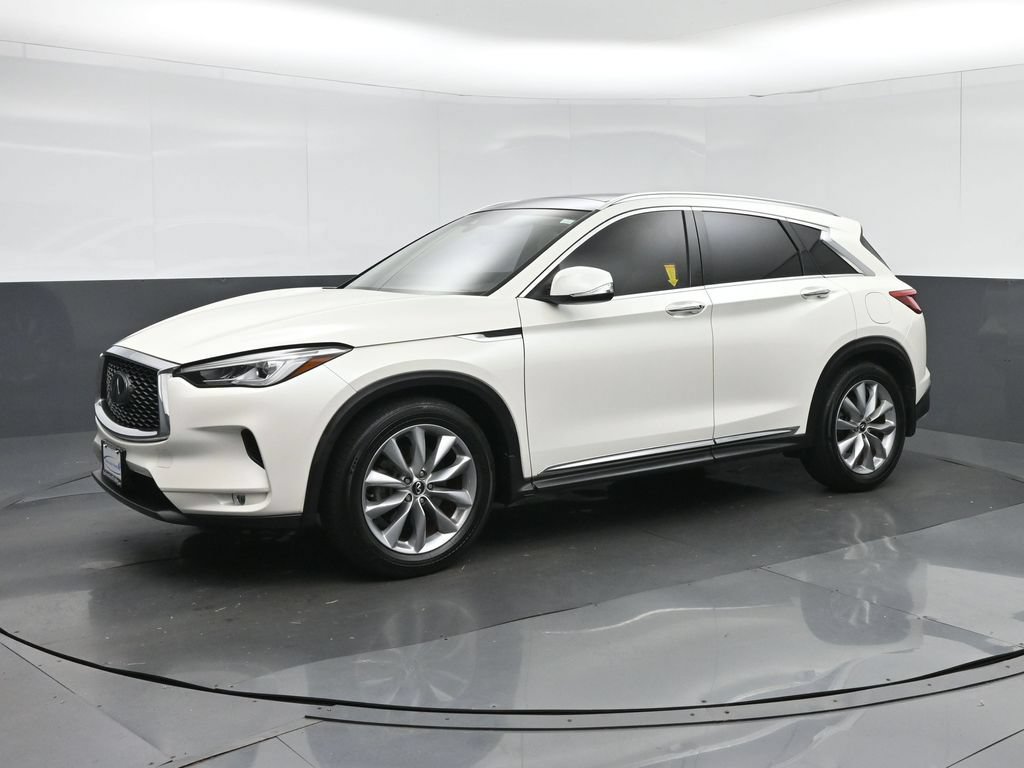 Used 2019 INFINITI QX50 Luxe w/ Navigation Package FWD image 3