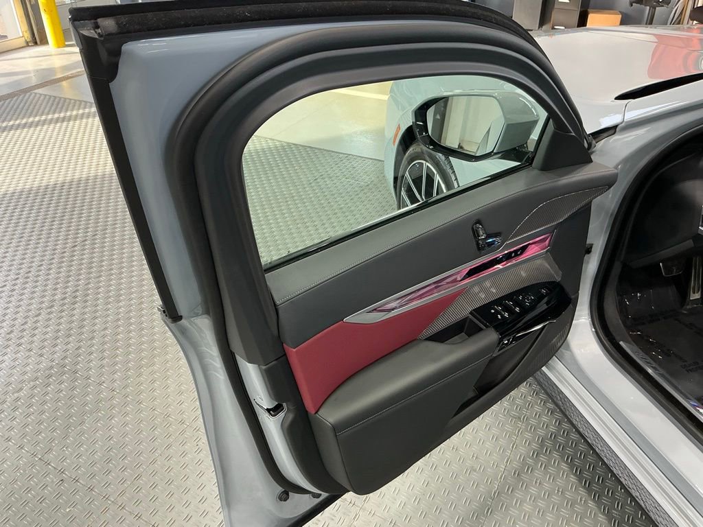 Used 2026 BMW 740i xDrive image 35