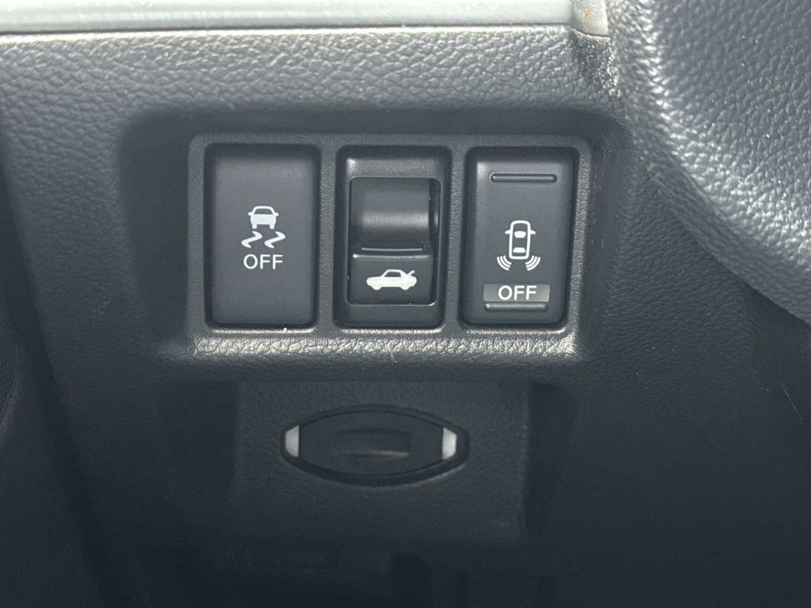 Used 2015 INFINITI Q60 Convertible w/ Premium Package image 32