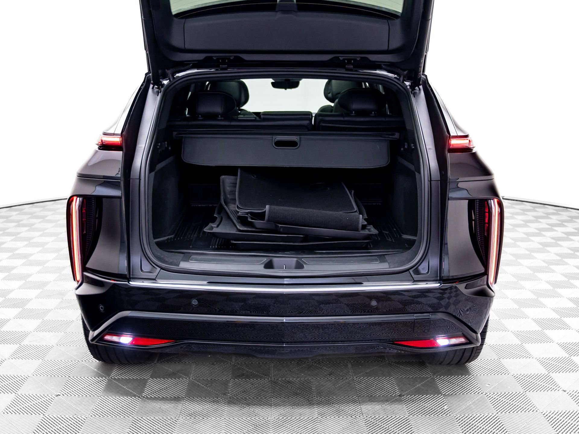 Certified 2025 Cadillac Lyriq Luxury w/ LPO, Floor Liner Package image 37