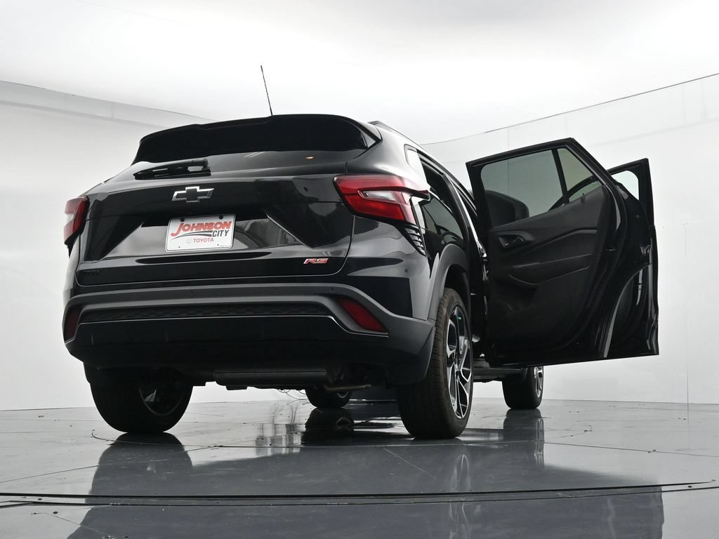 Used 2025 Chevrolet Trax RS w/ Driver Confidence Package FWD image 44