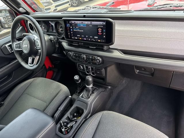 Used 2025 Jeep Wrangler Unlimited Sahara AWD/4WD image 19
