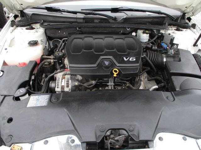 Used 2009 Buick Lucerne CX image 25