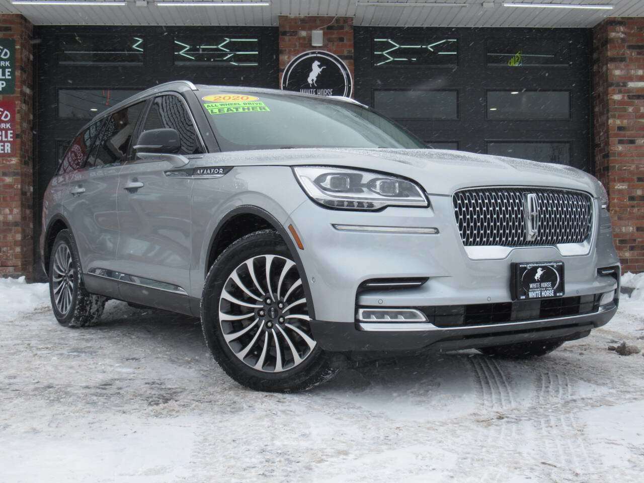 Used 2020 Lincoln Aviator Reserve w/ Equipment Group 201A image 2
