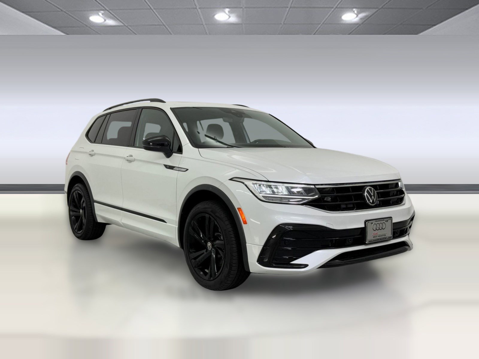 Used 2024 Volkswagen Tiguan SE R-Line image 7