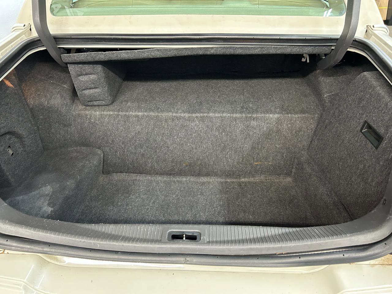 Used 2004 Lincoln Town Car Ultimate RWD image 34