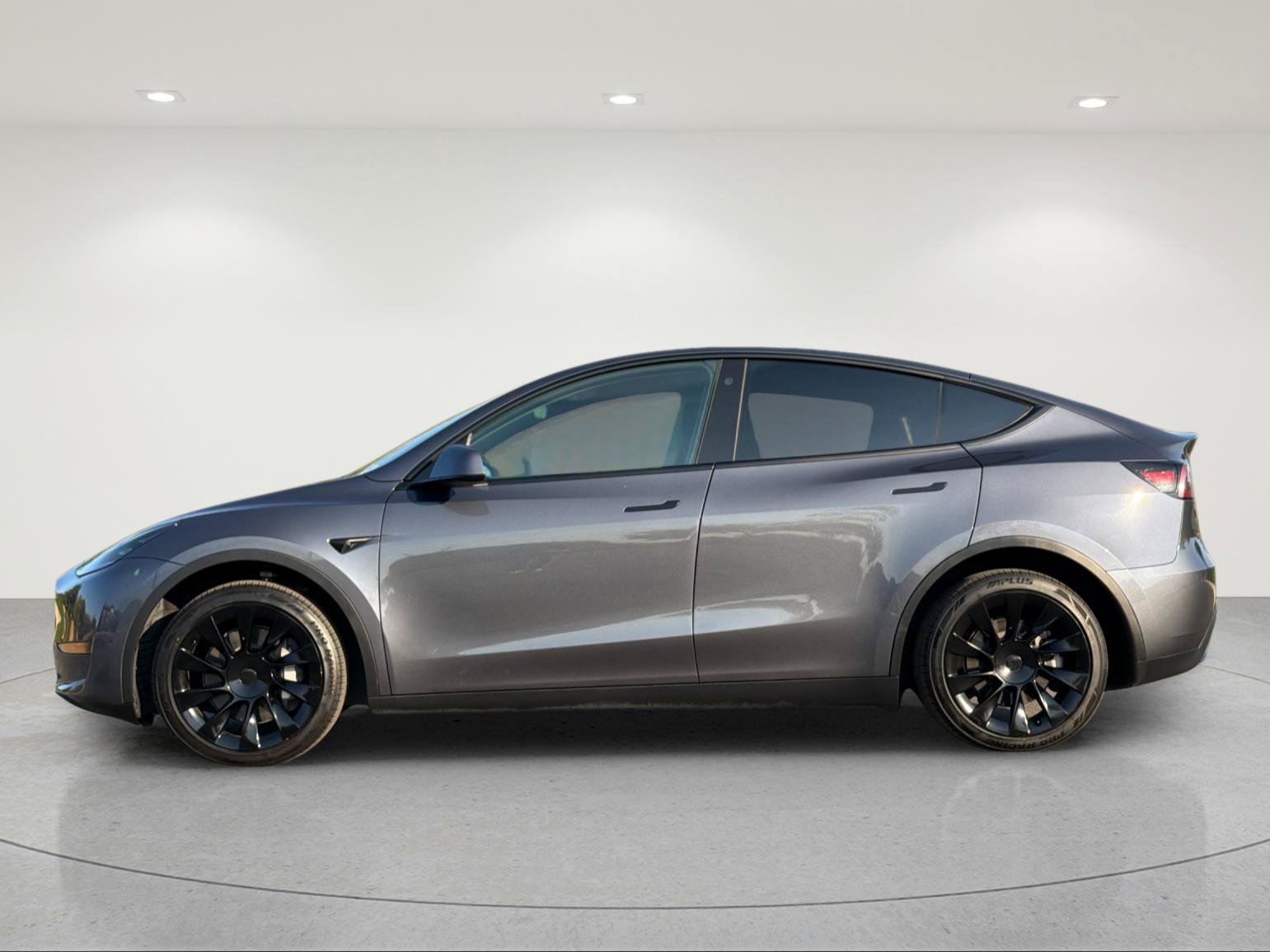 Used 2023 Tesla Model Y Long Range AWD/4WD image 2