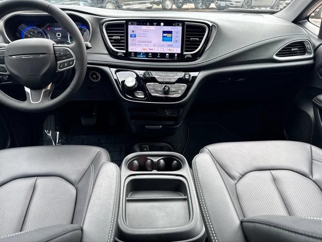 Used 2027 Chrysler Pacifica Select AWD/4WD image 31