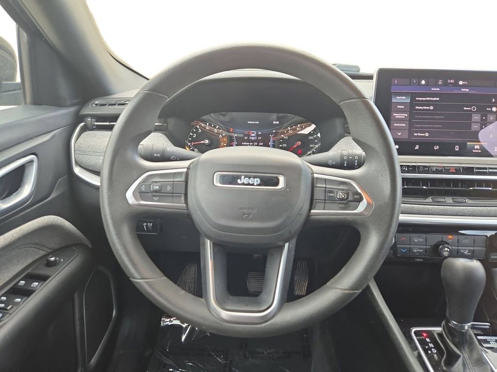 Used 2023 Jeep Compass Sport image 12