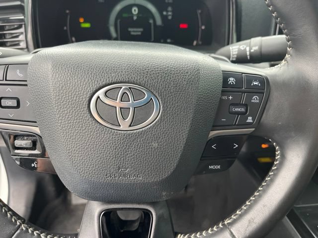 Used 2025 Toyota Camry SE w/ Convenience Package FWD image 18