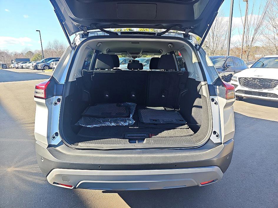 Used 2021 Nissan Rogue SV image 32