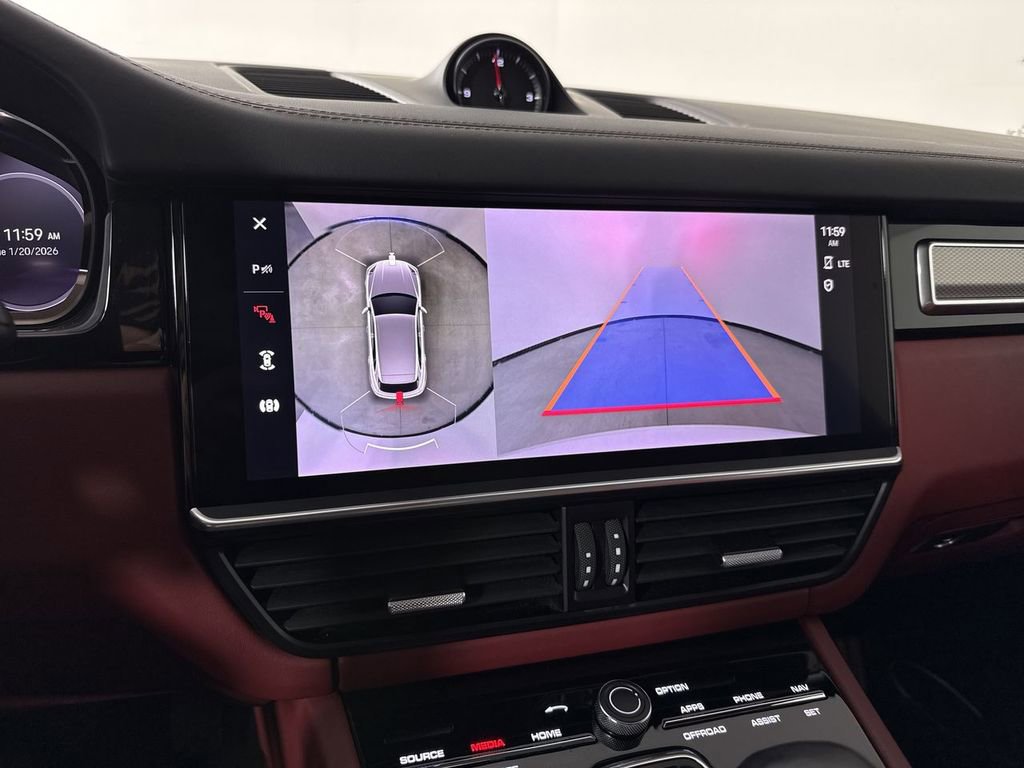Certified 2022 Porsche Cayenne Platinum Edition image 30