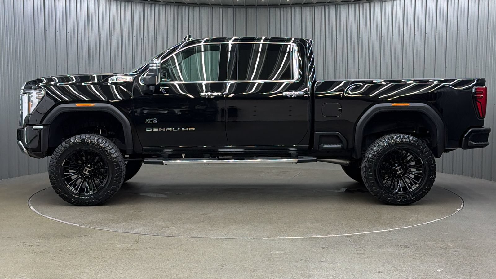 Used 2026 GMC Sierra 3500 Denali w/ Denali Reserve Package AWD/4WD image 2