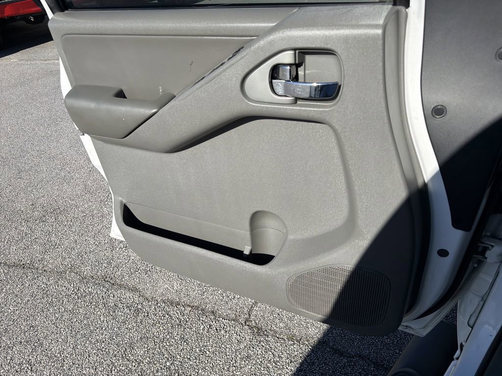 Used 2011 Nissan Frontier SL AWD/4WD image 20
