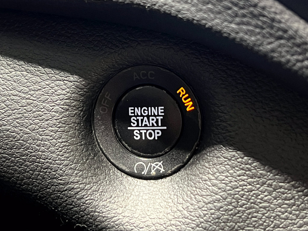 Used 2019 Jeep Cherokee Latitude Plus w/ Comfort/Convenience Group FWD image 20