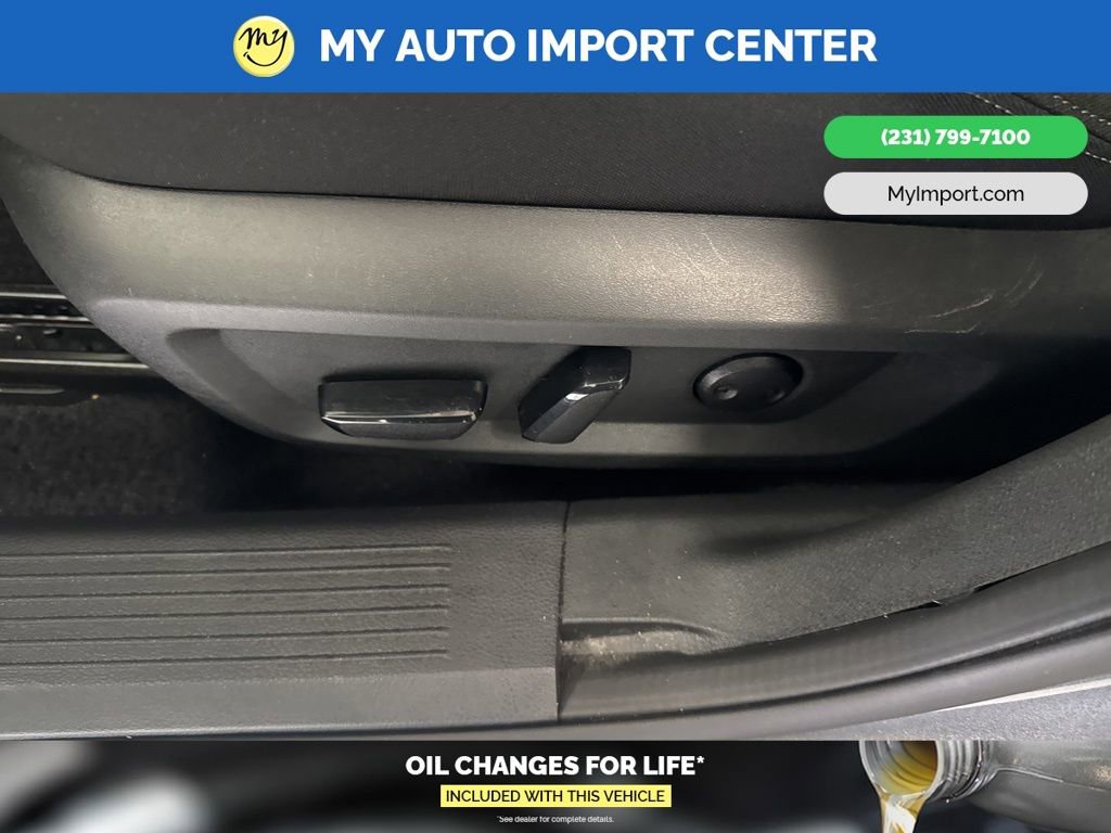 Used 2025 Nissan Rogue SV image 12