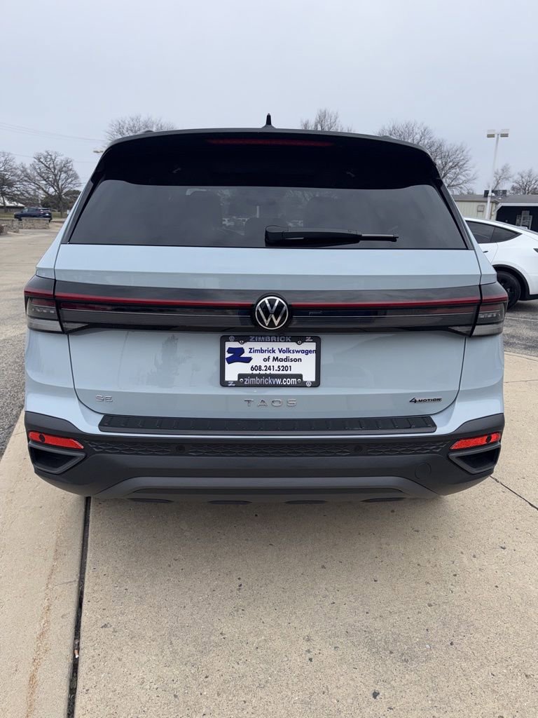 Certified 2025 Volkswagen Taos SE AWD/4WD image 6