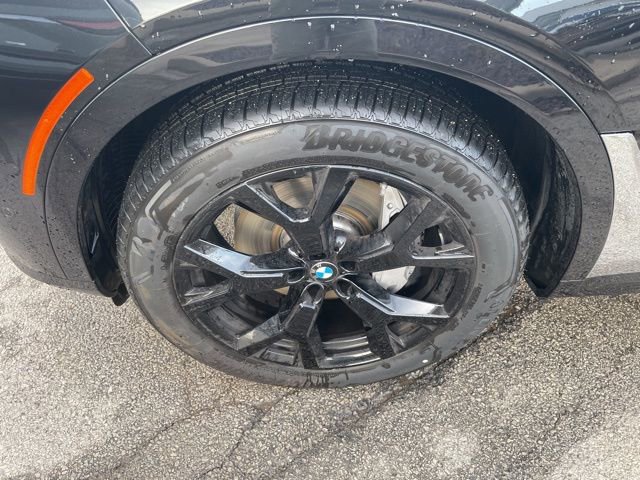 Used 2024 BMW X7 xDrive40i w/ Premium Package image 9