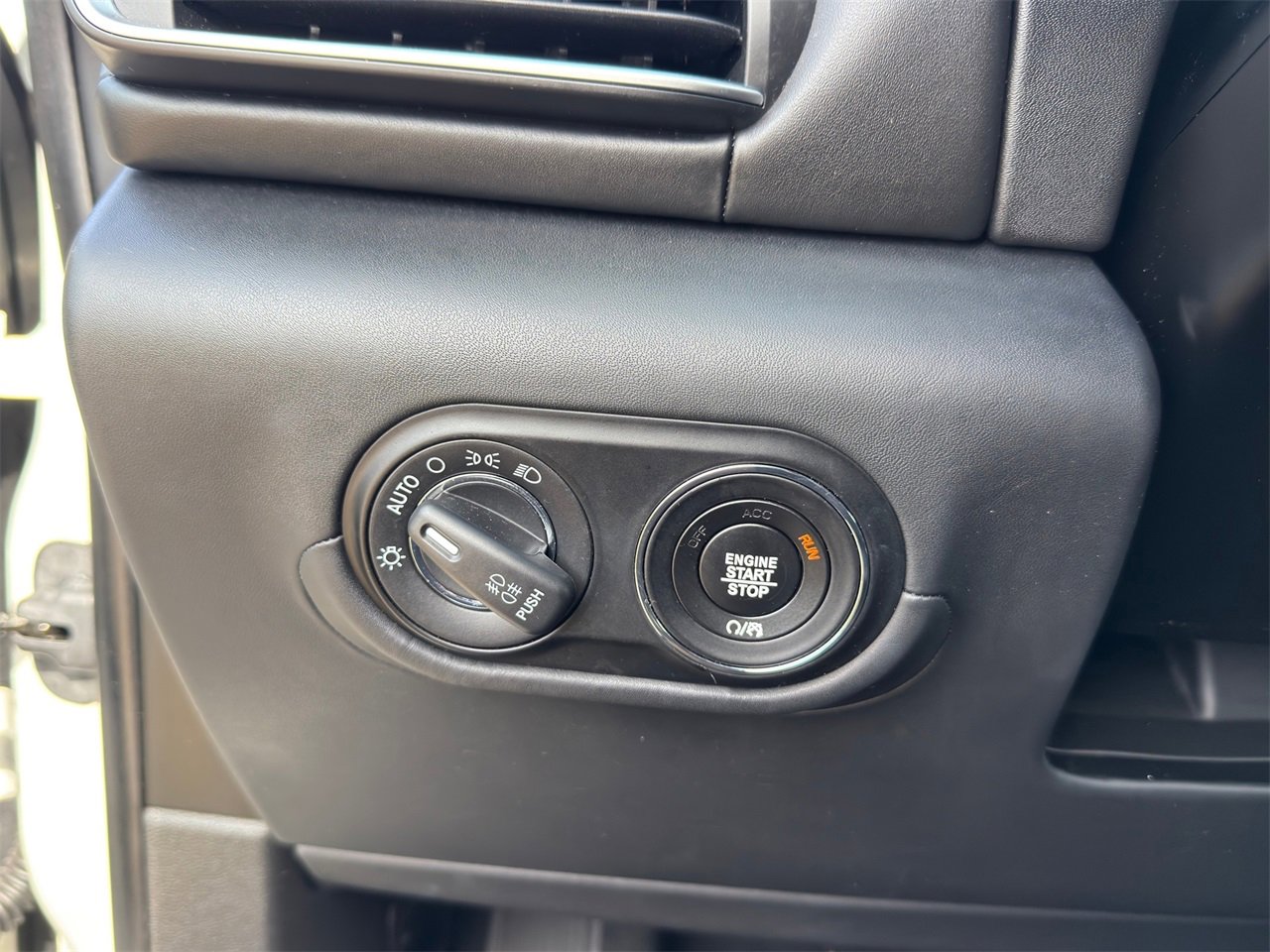 Certified 2023 Maserati Levante GT image 23