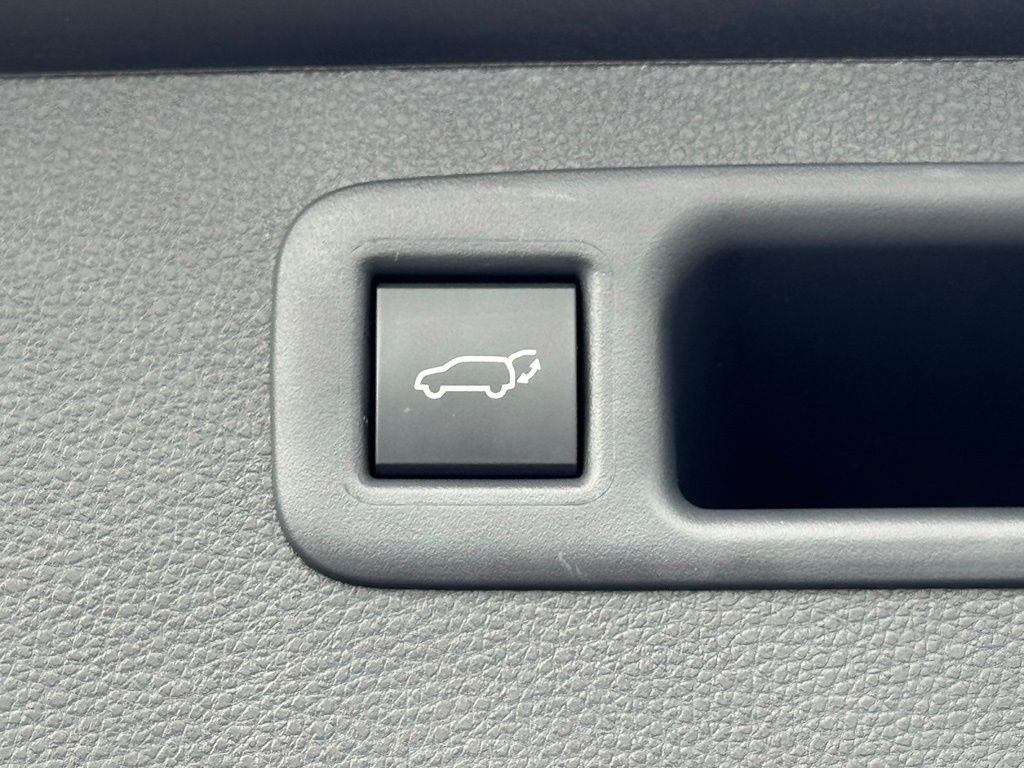 Used 2025 Toyota Highlander Platinum AWD/4WD image 41