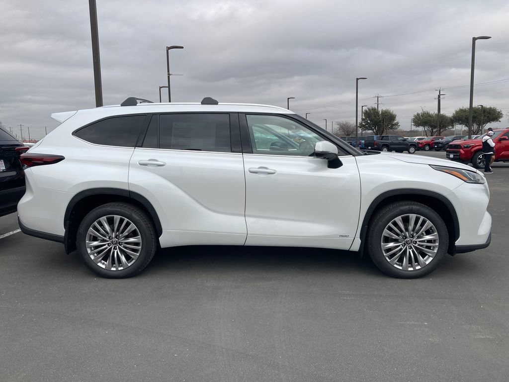 New 2026 Toyota Highlander Platinum AWD/4WD image 4