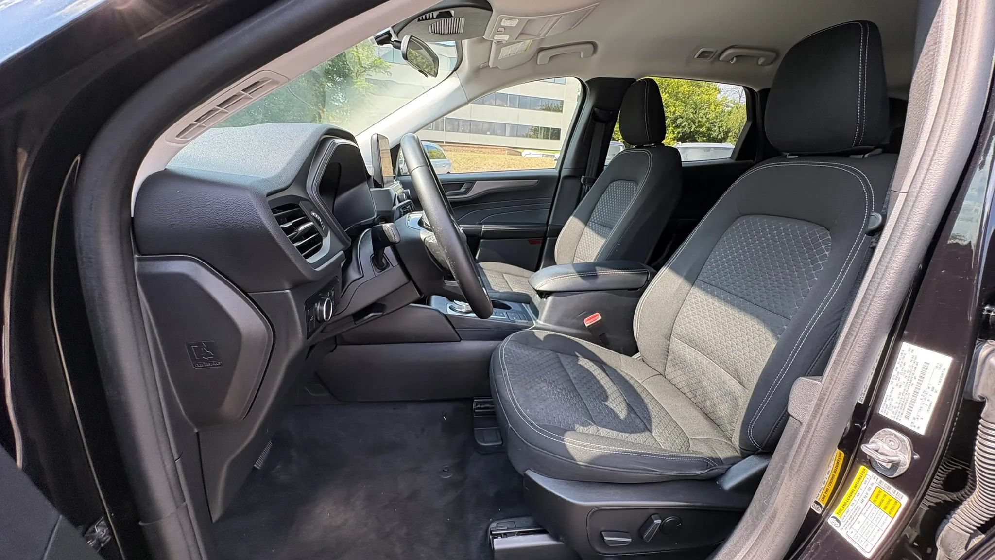 Used 2023 Ford Escape Active AWD/4WD image 2