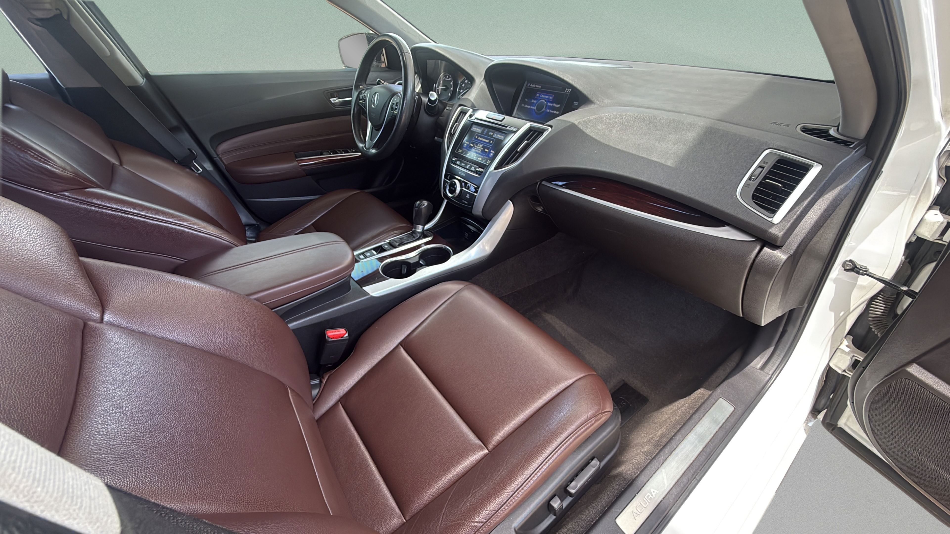 Used 2017 Acura TLX FWD image 26