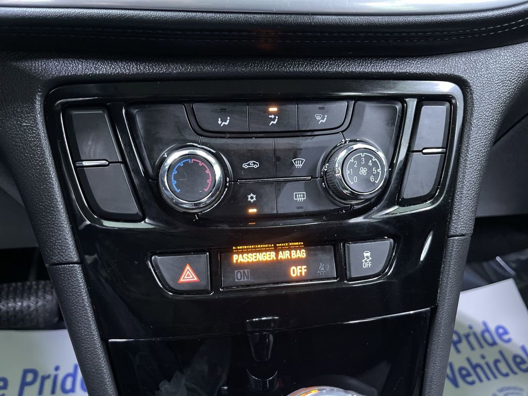 Used 2019 Buick Encore FWD image 22