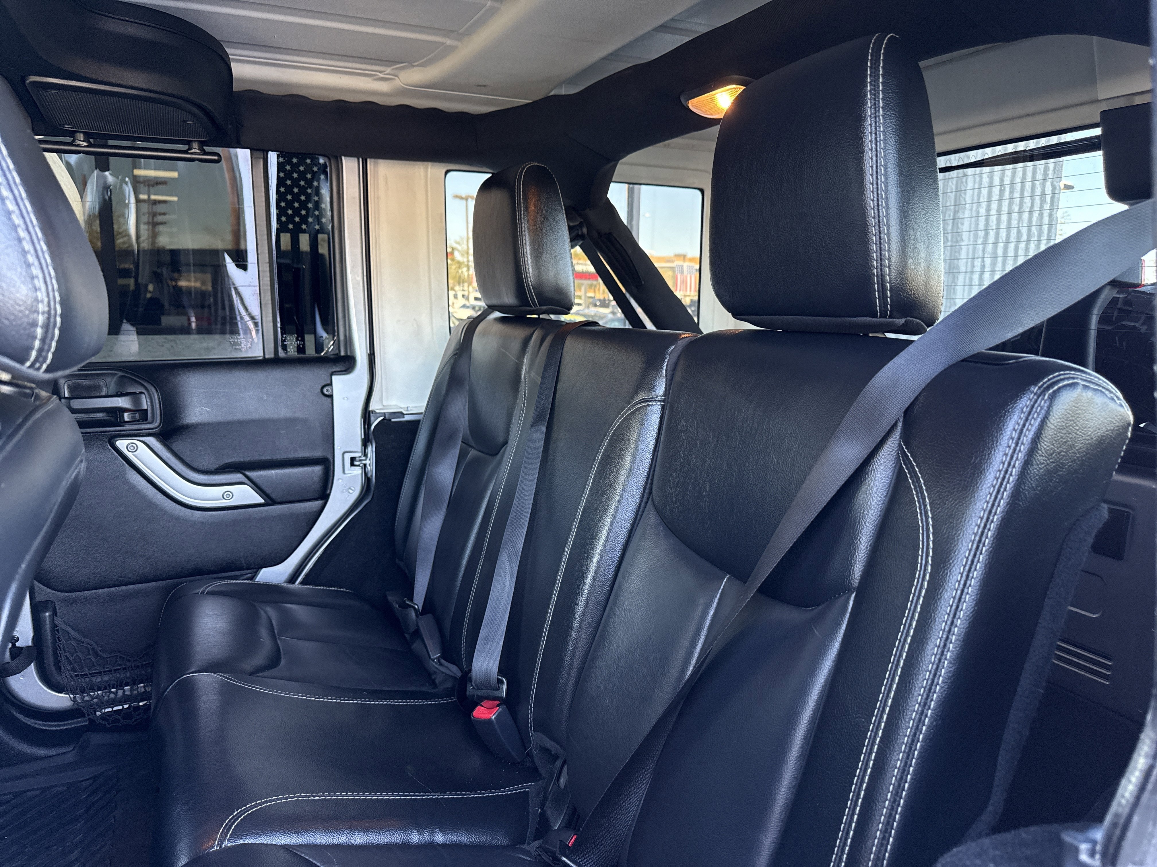 Used 2015 Jeep Wrangler Unlimited Rubicon w/ Connectivity Group image 26