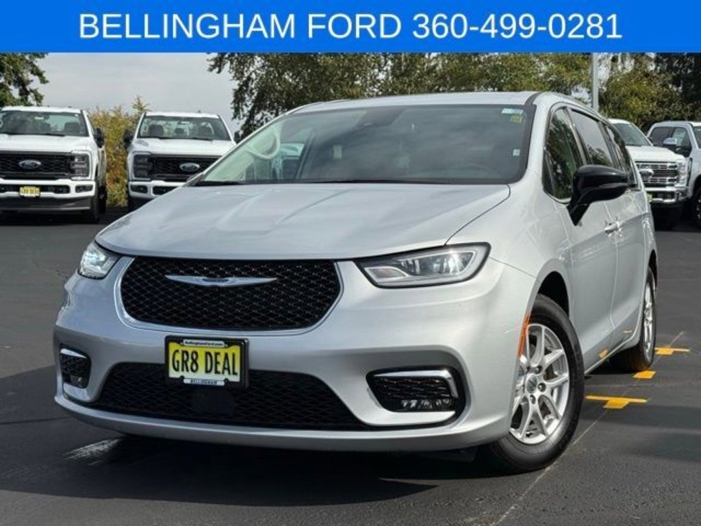 Used 2024 Chrysler Pacifica Touring-L image 1