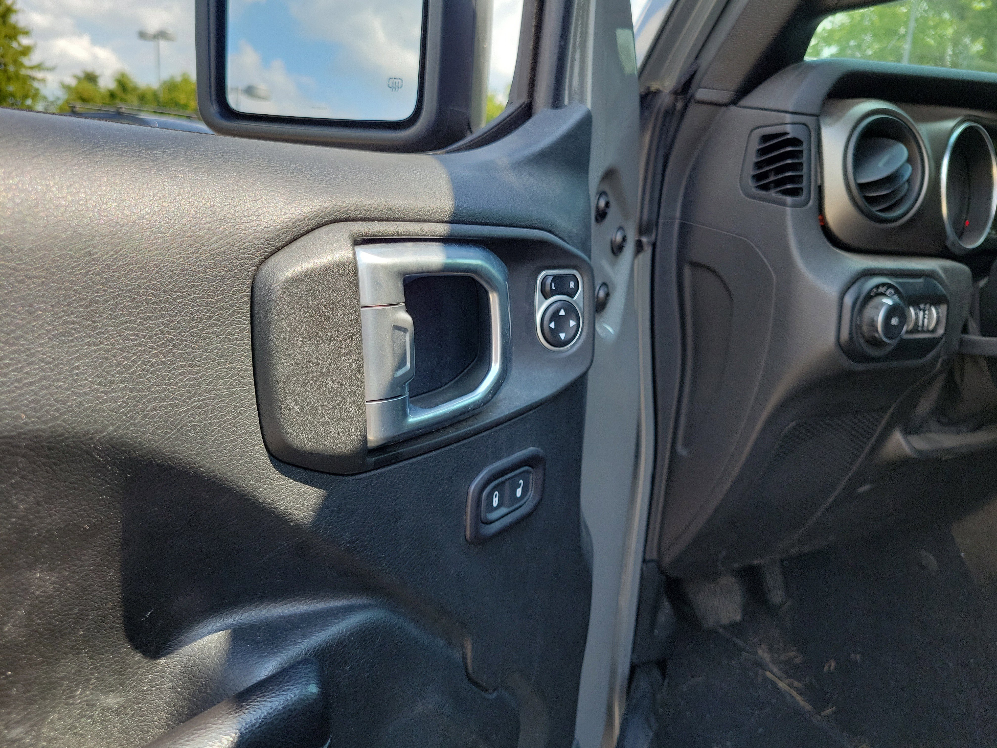 Used 2019 Jeep Wrangler Sport image 13