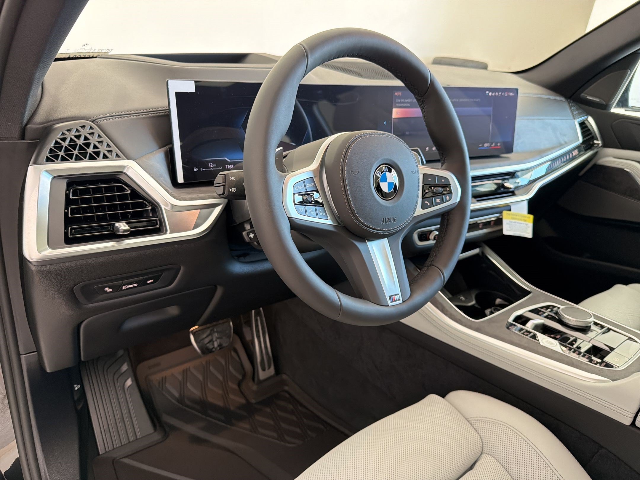 New 2026 BMW X5 xDrive40i w/ M Sport Package AWD/4WD image 4