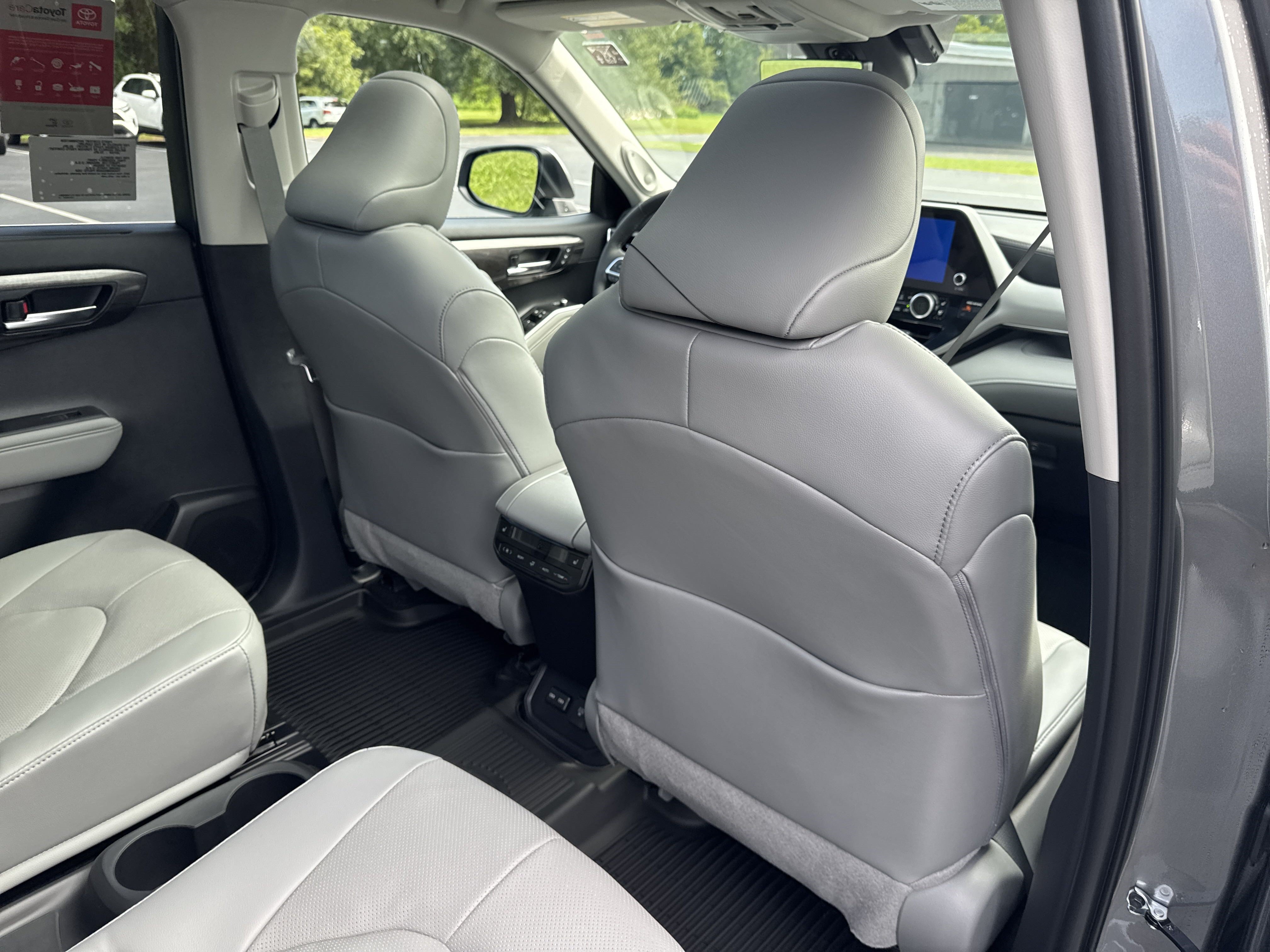 New 2025 Toyota Highlander Platinum AWD/4WD image 32