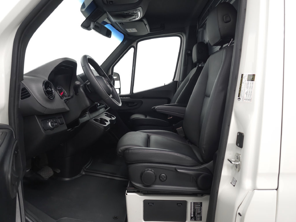 Used 2025 Mercedes-Benz Sprinter 2500 image 7