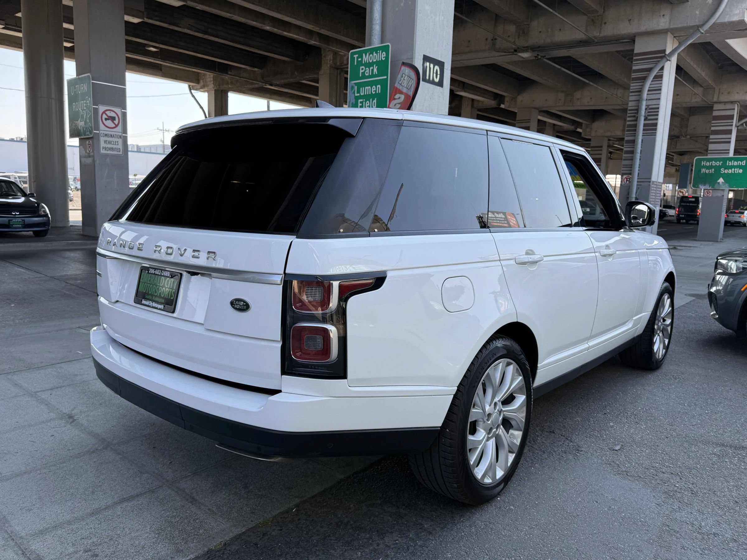 Used 2018 Land Rover Range Rover Supercharged AWD/4WD image 4