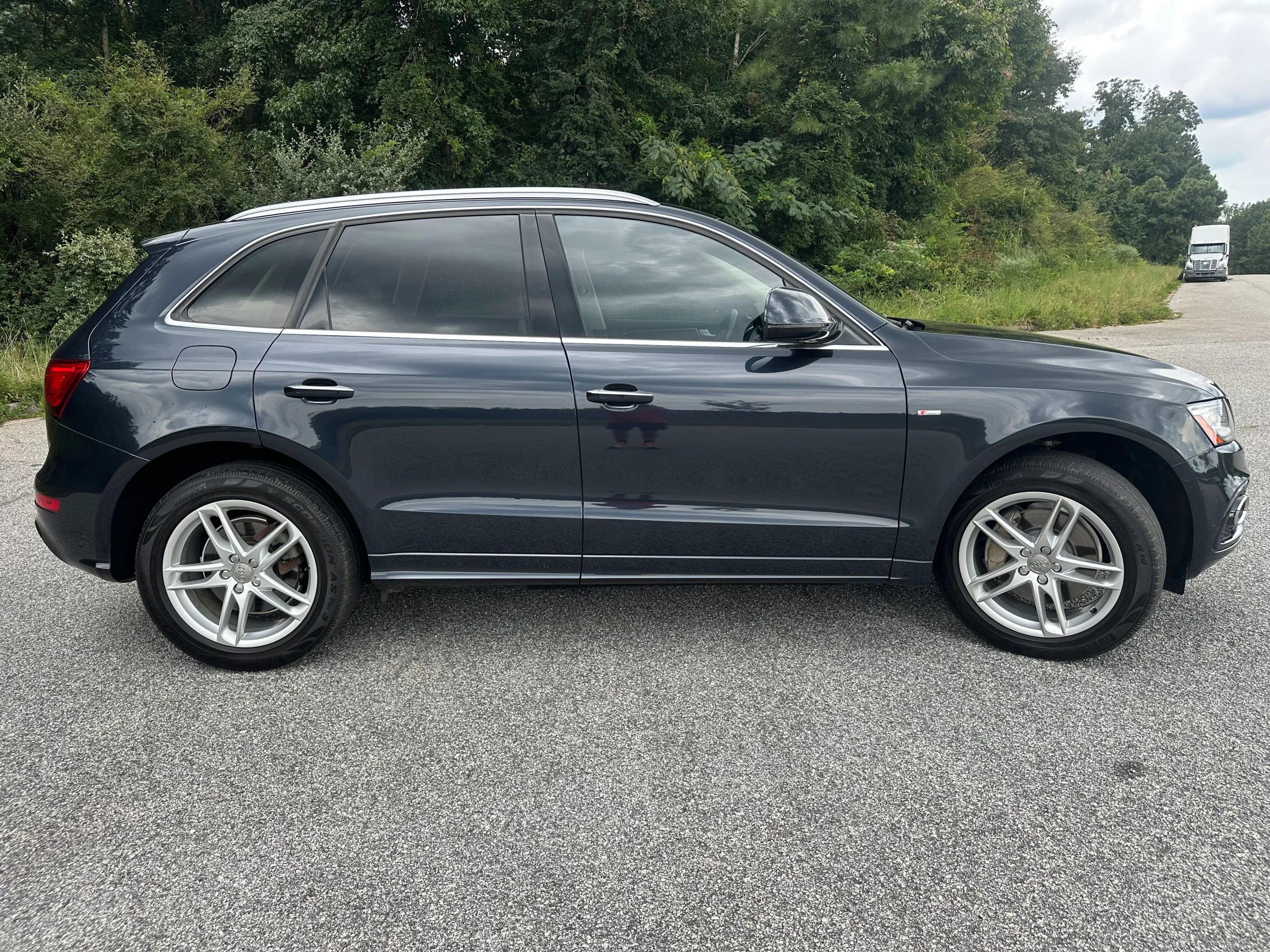 Used 2017 Audi Q5 3.0T Premium Plus w/ Technology Package image 6