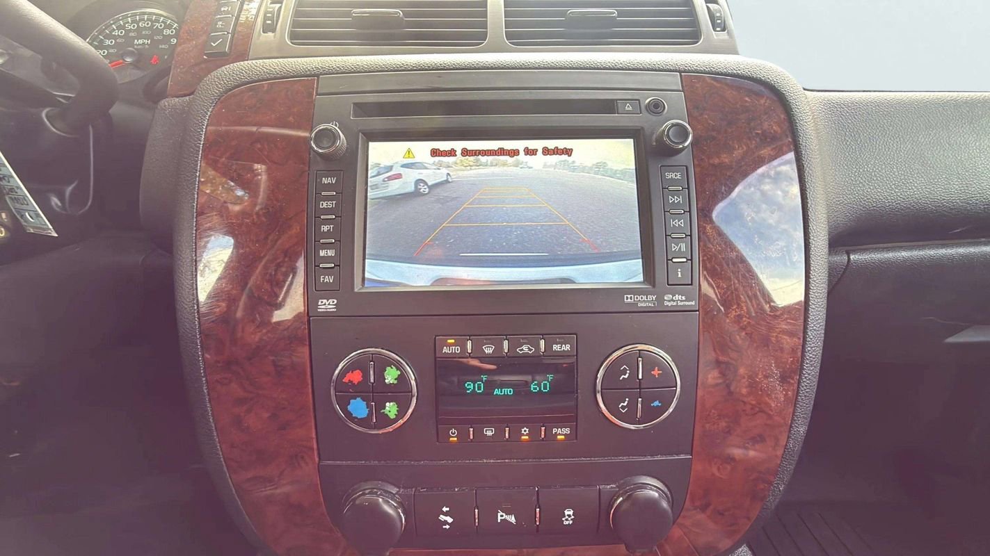 Used 2013 Chevrolet Suburban LTZ image 13