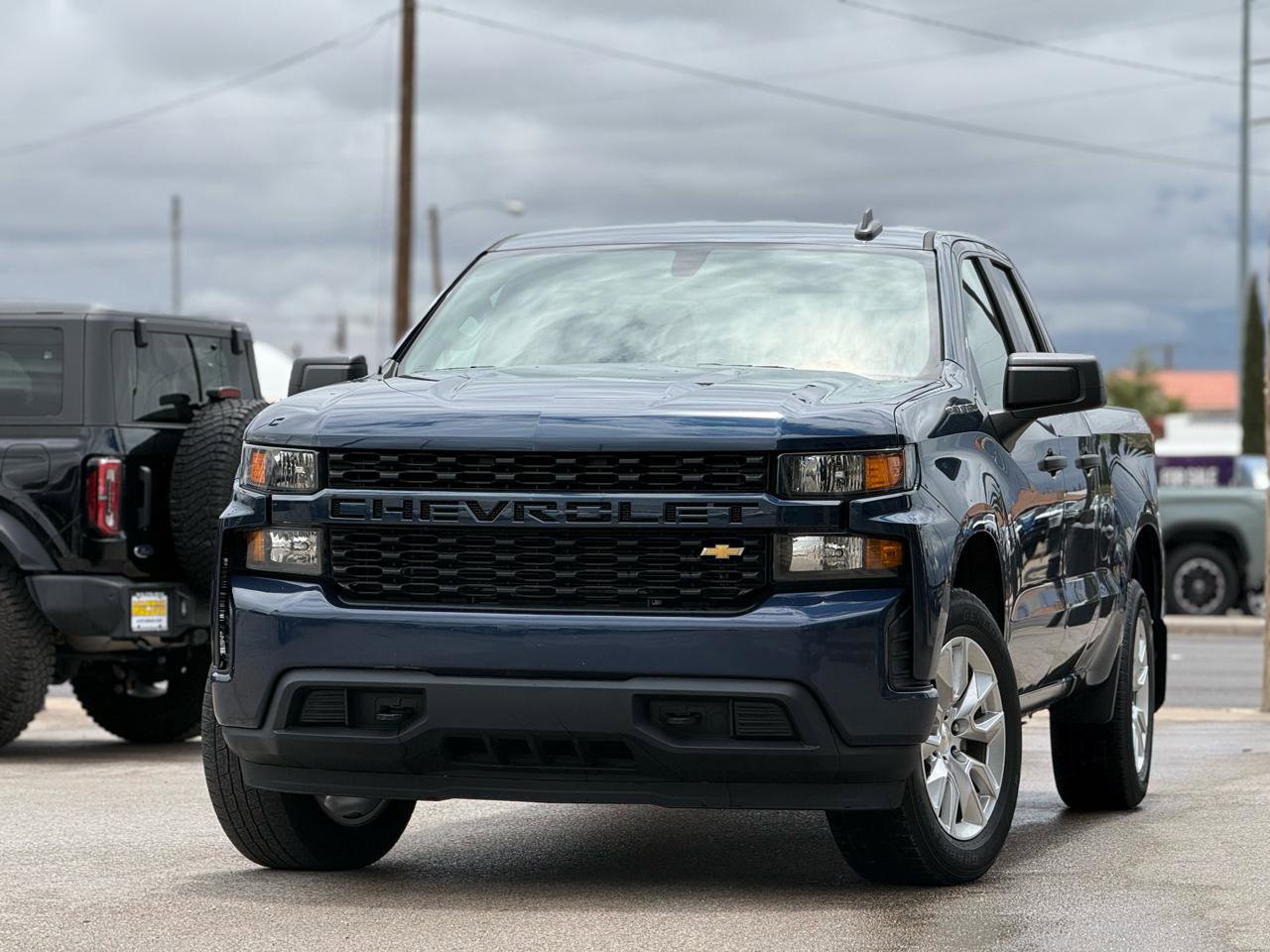 Used 2020 Chevrolet Silverado 1500 Custom w/ Custom Value Package AWD/4WD image 4