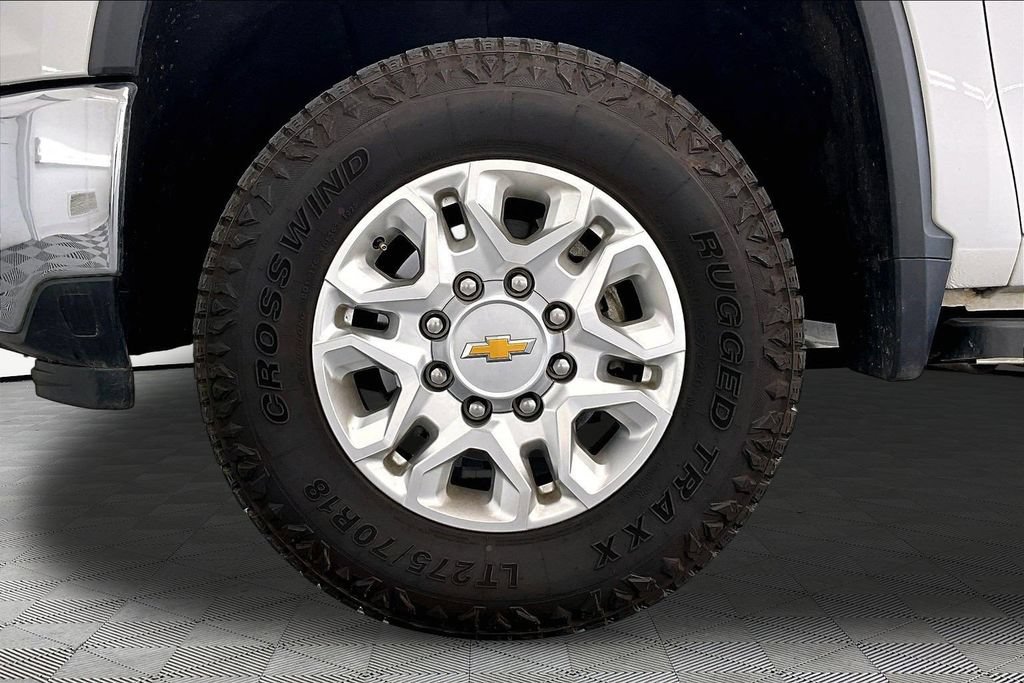 Used 2024 Chevrolet Silverado 2500 LT AWD/4WD image 9