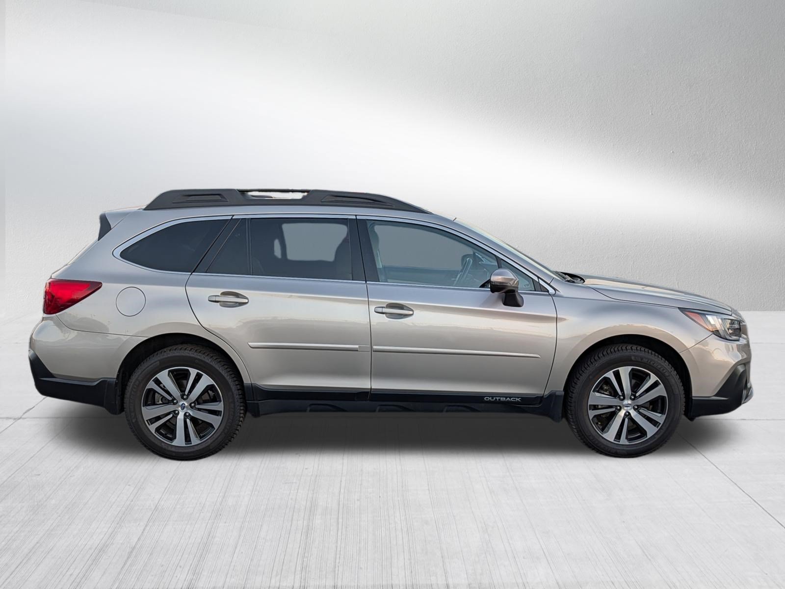 Used 2018 Subaru Outback 3.6R Limited AWD/4WD image 8