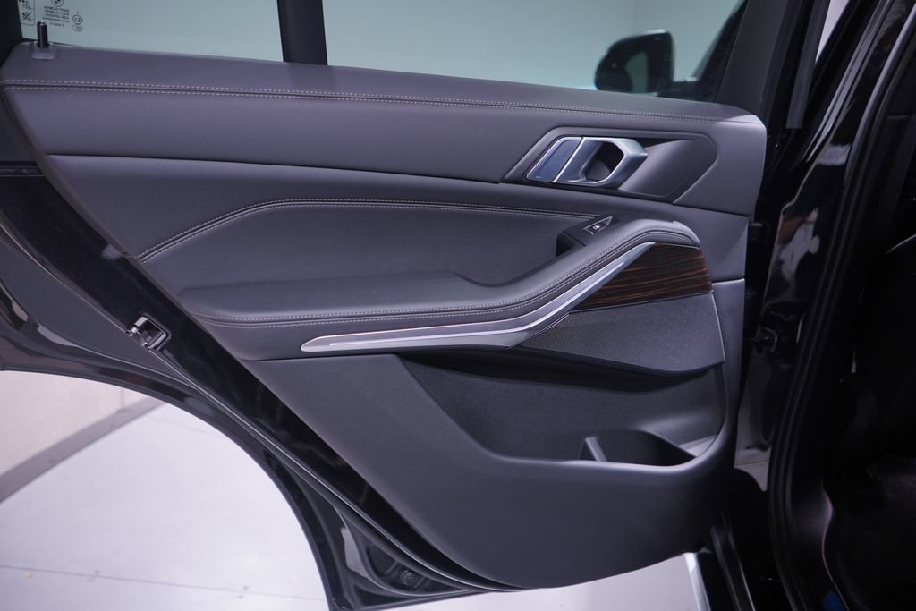 Used 2025 BMW X5 xDrive40i w/ Parking Assistance Package image 15